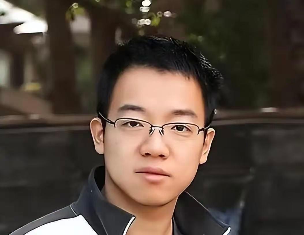 记者：费内巴切仍在和曼城谈阿克转会费，预计700万+150万镑