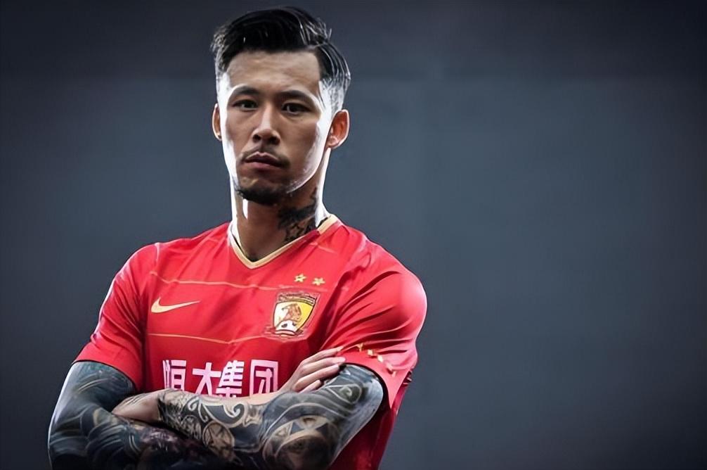 季后赛爆砍24分，猛龙续约巴雷特却丝毫不慌，被三个队友害惨