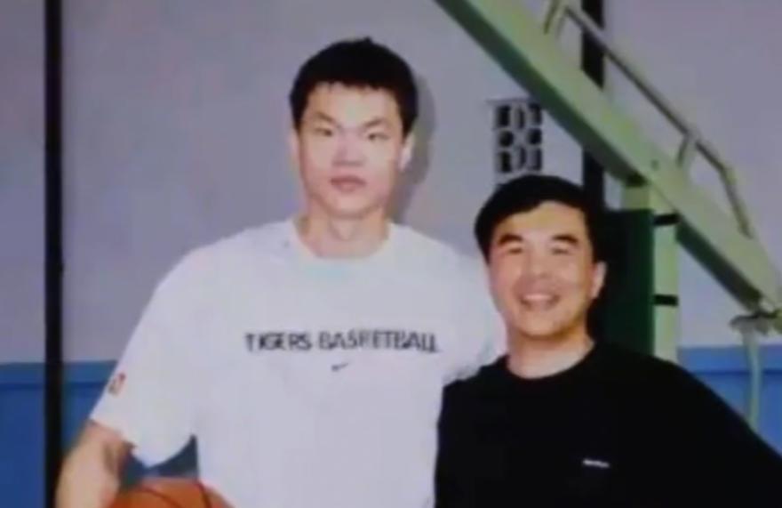 不惧文班垫脚布伦森45+3，唐斯全场2分，尼克斯4