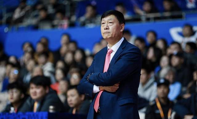 火箭两年合同签下签湖人后场大闸，他们并没有使用全额中产特例？