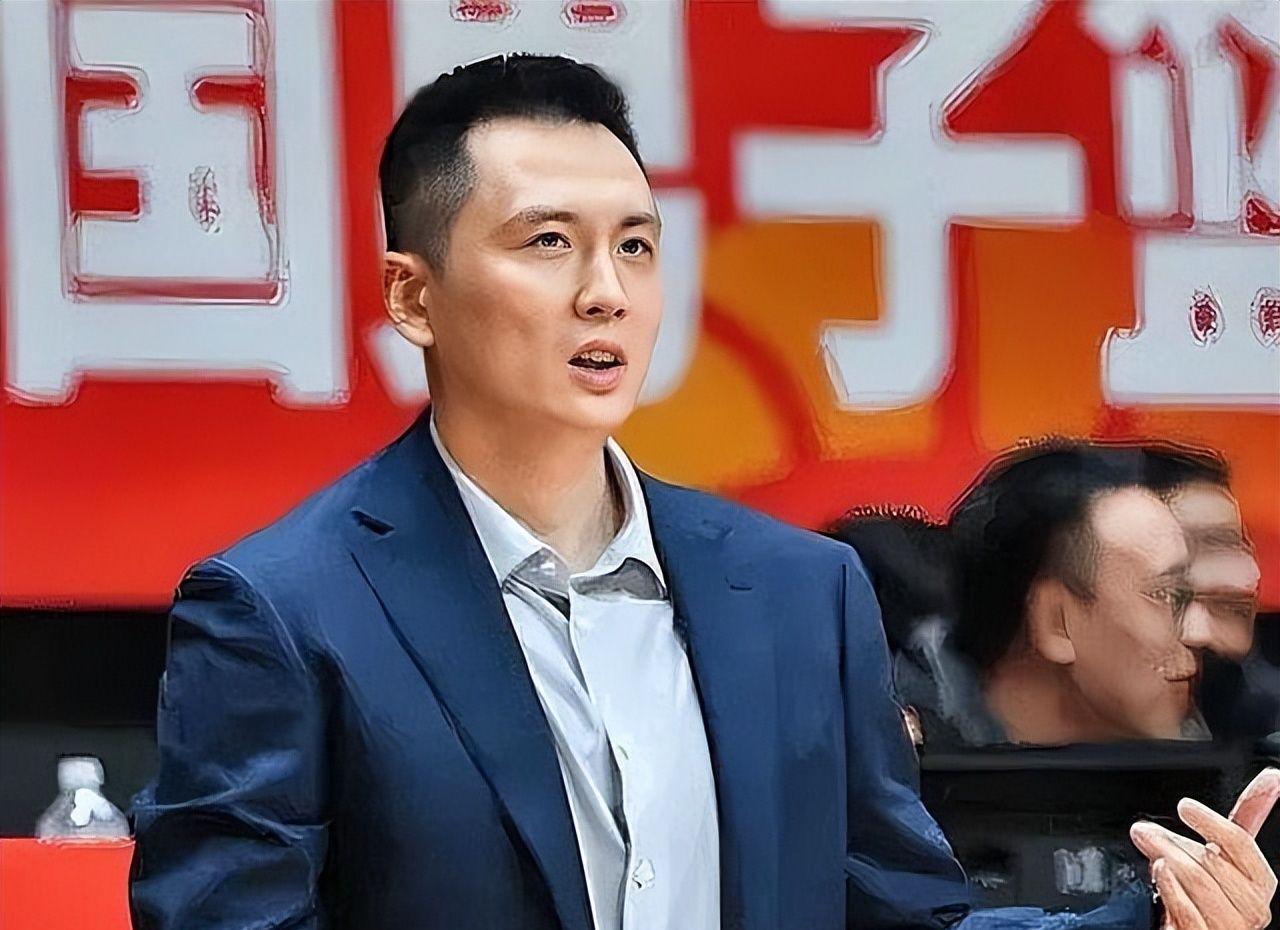勇士队格林谈湖人队里夫斯顶薪：不能表现挣扎，否则骂得体无完肤