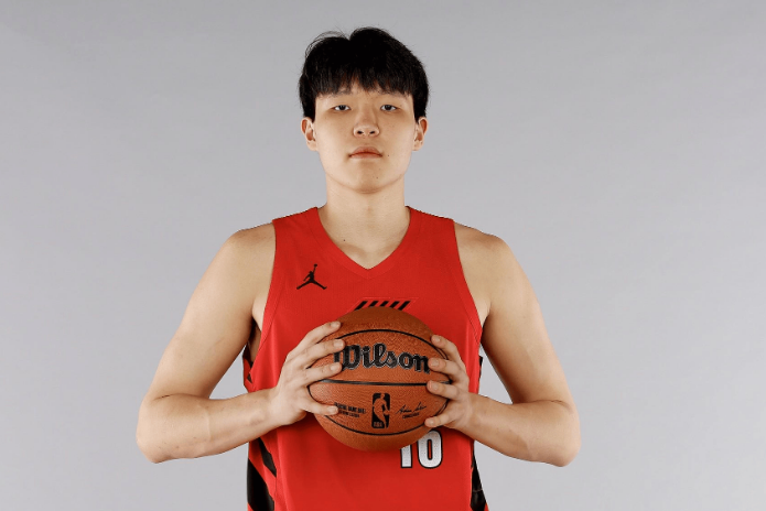 4年1.78亿！抢疯了！湖人头痛，冠军中锋还要吗？