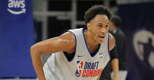 NBA创造历史！8年8个不同球队夺冠，别说马刺路还长