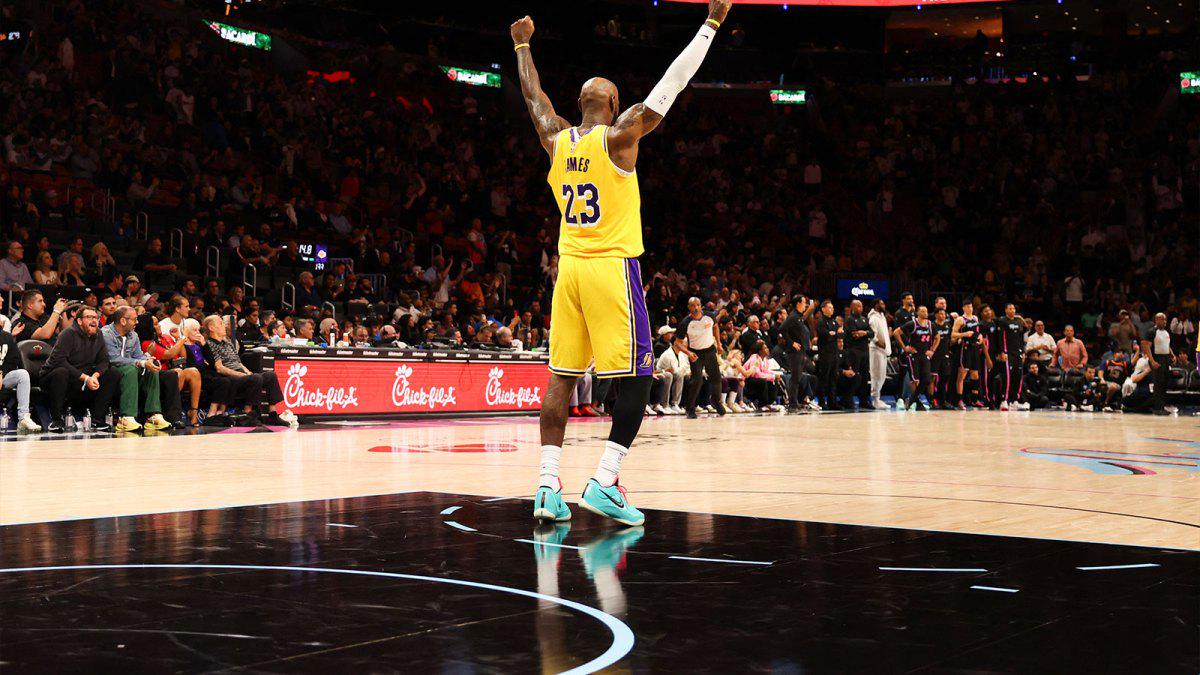 绝妙，湖人队新阵容被NBA评论员比尔·西蒙斯起绰号“Snowtime”