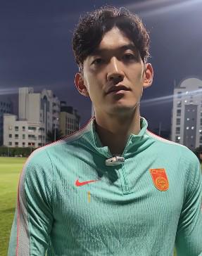 ESPN记者：湖人队内部人士暗示詹姆斯父子可能一起转投新球队
