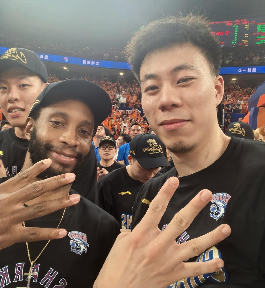 4年1.78亿！抢疯了！湖人头痛，冠军中锋还要吗？
