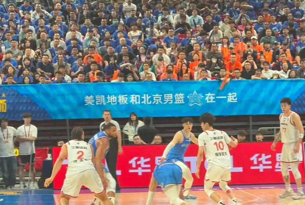 大合同悬了，首发也没了？火箭13+6前锋迎激烈竞争，难逃替补命运