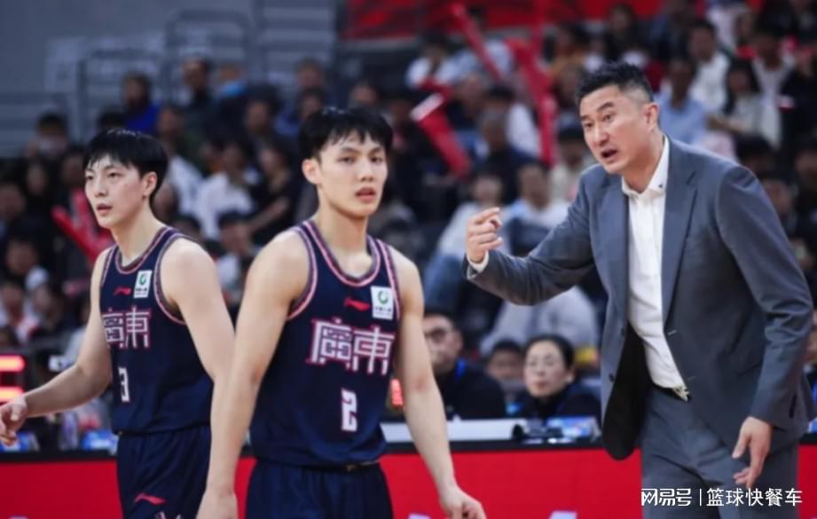 尼克斯夺冠庆典狂欢，NBA史上最大客场派对