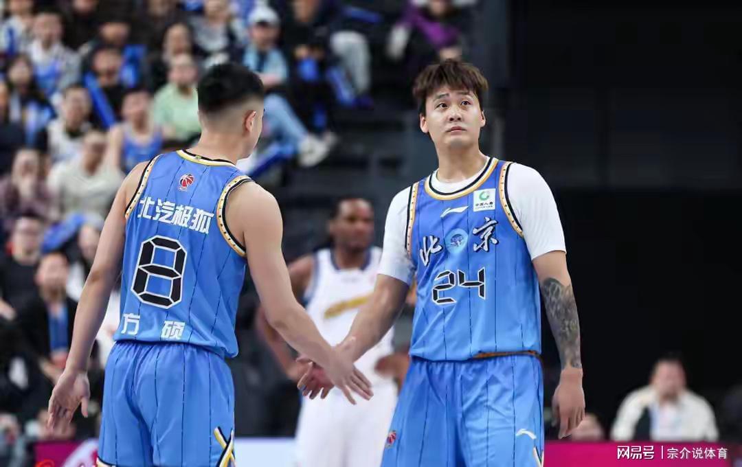 ESPN记者：湖人队内部人士暗示詹姆斯父子可能一起转投新球队