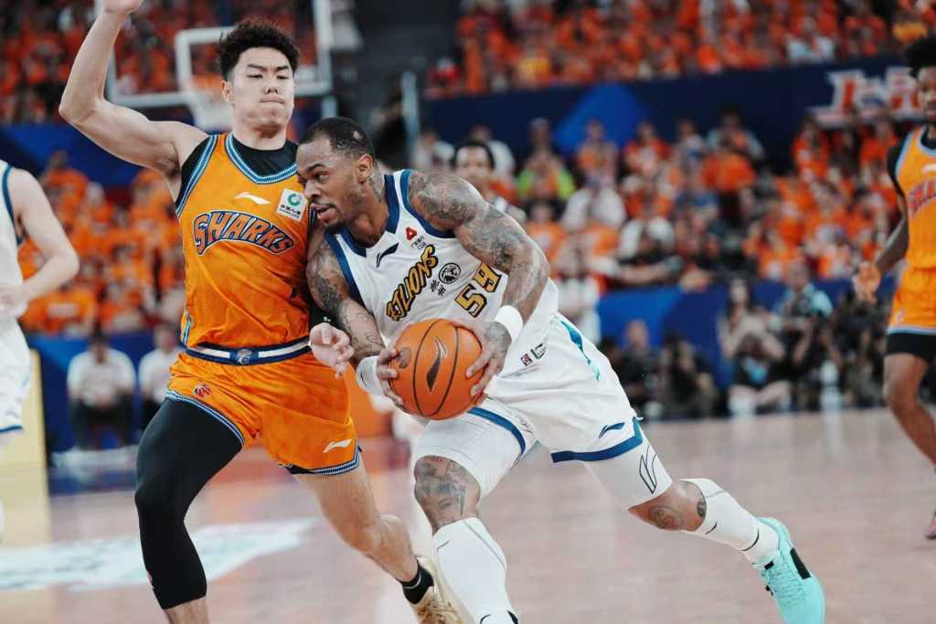 U17男篮虐委内瑞拉！张懿赵杰+2将齐爆，多人贡献，吕飞燕下替补