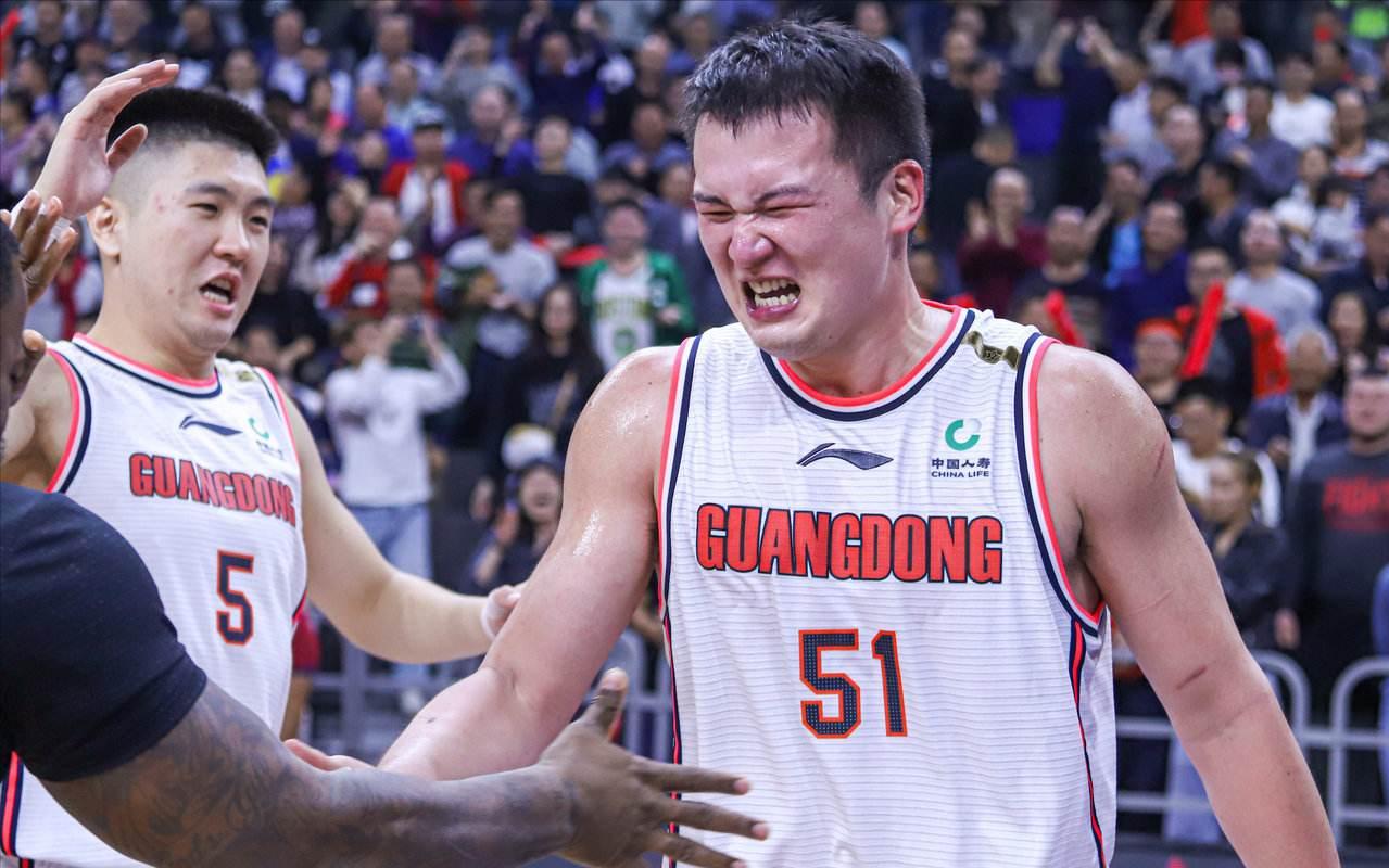 牛逼！拿到了！尼克斯总冠军！27投砸出45分！文班亚马垫脚布伦森...