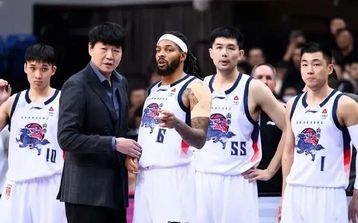 曝马刺仍致力于保留福克斯做当家控卫