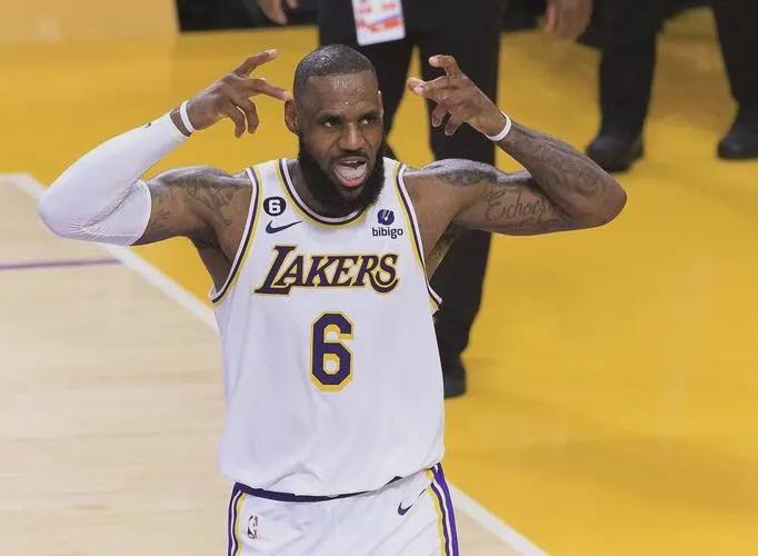 NBA头牌詹姆斯的"被低估"困局：5.8亿赚了23赛季，他还在被压价？