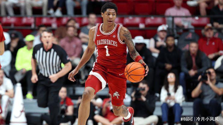 勇士队格林谈湖人队里夫斯顶薪：不能表现挣扎，否则骂得体无完肤