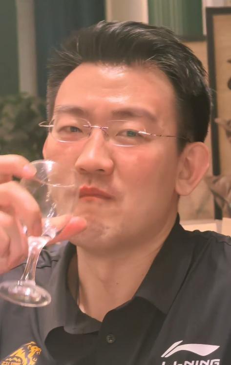 4年2.29亿！取关马刺！福克斯德不配位，波波维奇在下一盘大棋