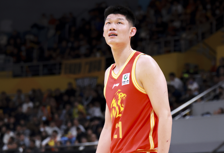NBA总决赛战报：福克斯一级恶犯！马刺16分优势变3分，卡斯尔7中0