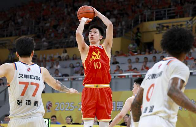 布伦森45分FMVP尼克斯时隔53年夺得总冠军，文班孤掌难鸣
