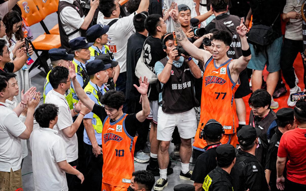输给尼克斯4分！揪出1个表现最差之人，坑惨了马刺