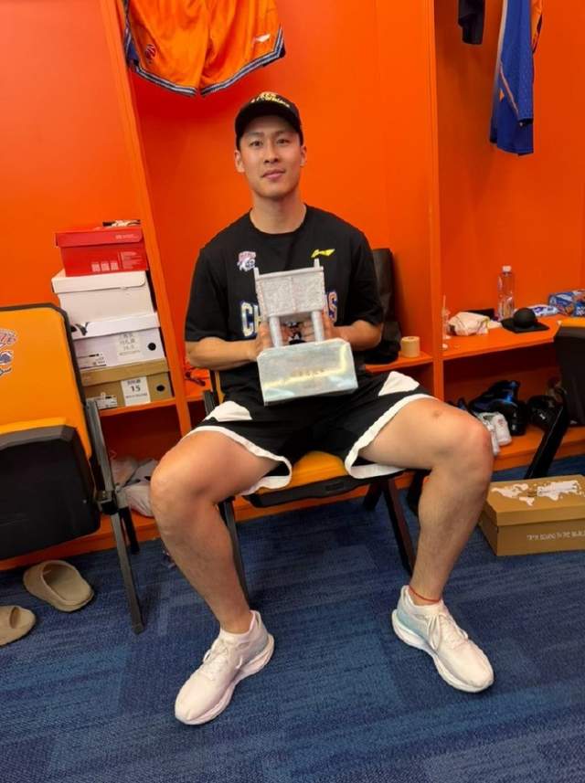 老詹争夺战继续！掘金加入马刺退出 高管：去丹佛搭档那人就对了
