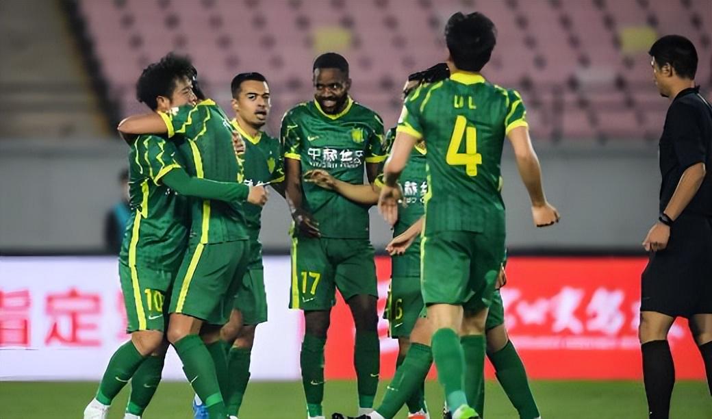 德约已在温网男单豪取105胜，追平费德勒并列公开赛时代第一