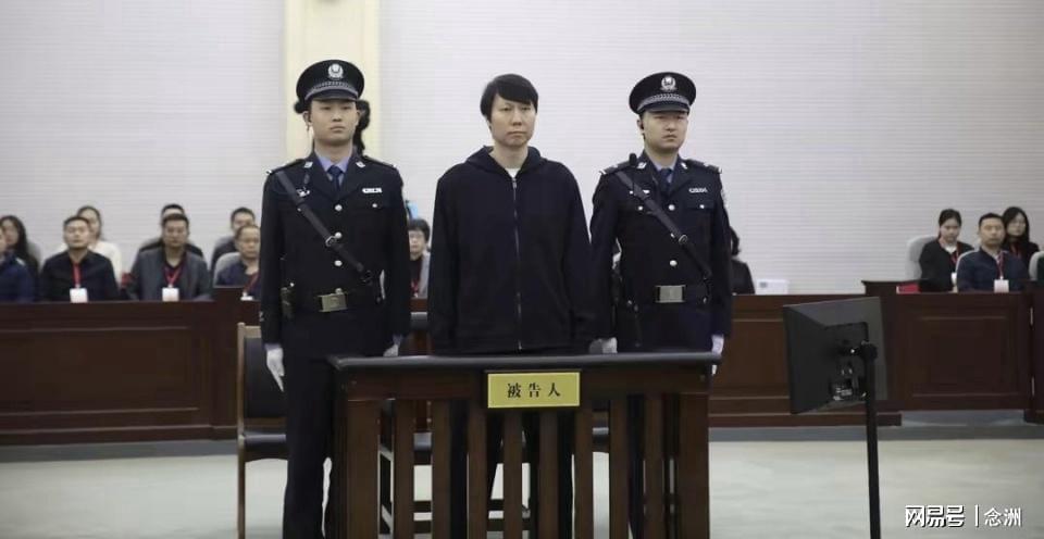 罗马诺：纽卡接近签下阿贾克斯18岁中场斯图尔，总价超2500万欧