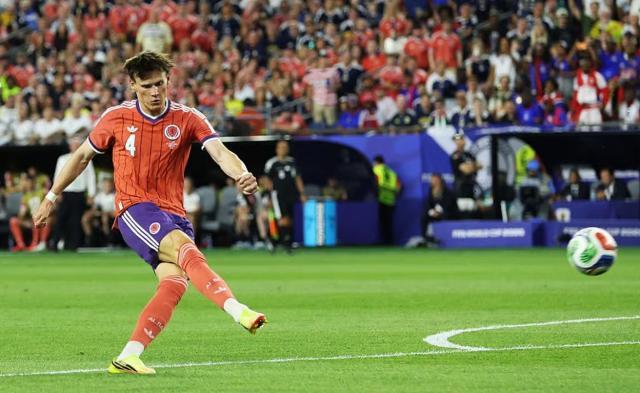 克罗地亚媒体开炮：我们被抢劫！FIFA保送葡萄牙 C罗靠施舍获最佳
